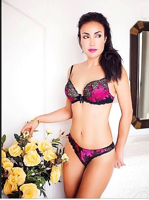 Madina - Dubai VIP Escort Bayan