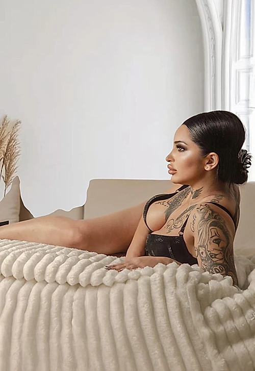 Rozali - Berlin VIP Escort Bayan